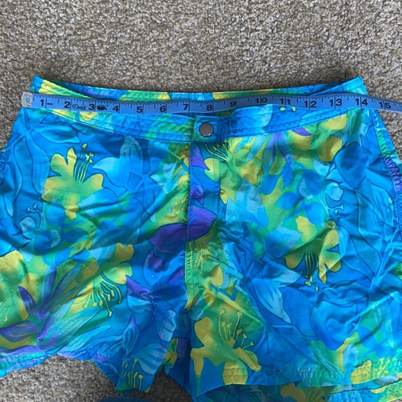 Catalina Women’s Shorts size M (8-10) - Picture 9 of 9